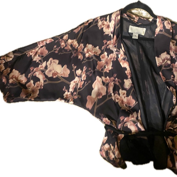 H&M - cherry blossom kimono - Picture 4 of 5